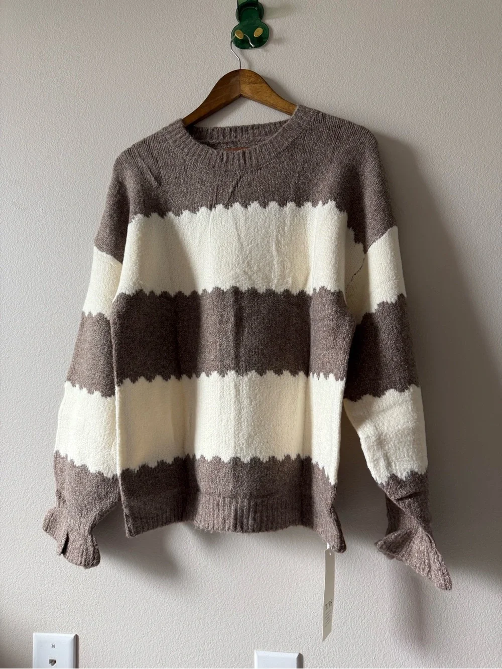 Cozy Chevron Knit Sweater - Cream & Taupe